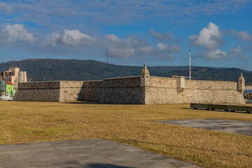 Stone fort with bastions and watchtowers