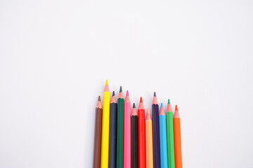 Fototapeta premium a colorful assortment of colored pencils arranged on a white background