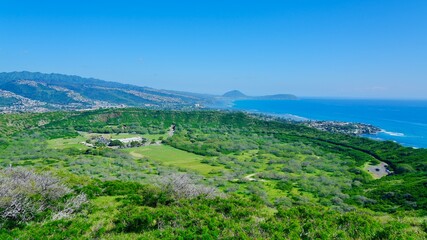 Fototapeta premium Hawaii landscape with mountains and blue sky