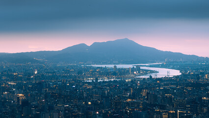Naklejka premium sunset over Taipei City