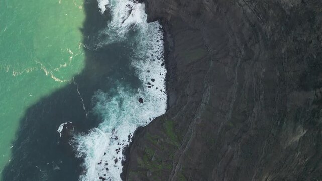Mirador del Balcon - Gran Canaria - Wyspy Kanaryjskie - Hiszpania - punkt widokowy na zachodzie wyspy nagrany dronem. Niesmaowite klify, ocean, g&oacute;ry, i widok na Teneryfe i wulkan Teide