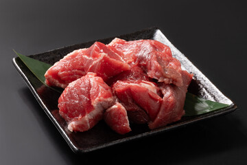 ［岩手県産］生　ミンククジラ（加熱用　大和煮用）