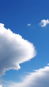 穏やかに流れる青空と雲