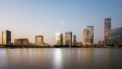 Obraz premium Urban Skyline with Skyscrapers at Dusk