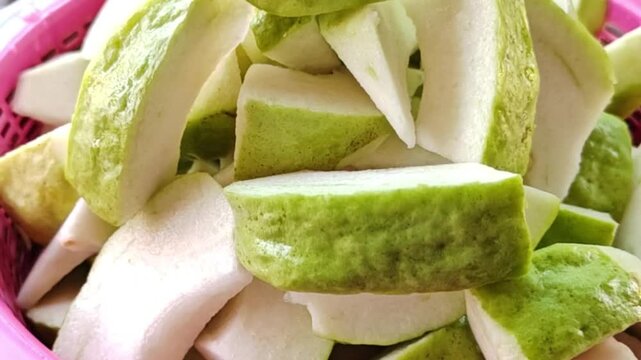 Sliced ​​guava, a refreshing tropical fruit, is perfect as a snack.