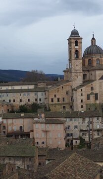 This sweeping panoramic video of Urbino captures the Ducal Palace and Cathedral rising above golden hills, showcasing a timeless UNESCO Renaissance skyline