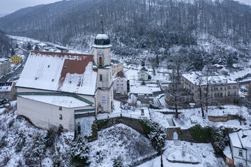 Die Tharandter Bergkirche - Landkreis S&auml;chsische Schweiz-Osterzgebirge, auch Kirche zum Heiligen Kreuz genannt, ist eine im 17. Jahrhundert gebaute, weithin sichtbare Saalkirche &uuml;ber dem Wei&szlig;eritztal.