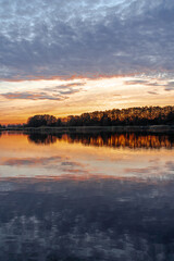 Obraz premium sunset over the lake