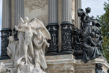 Fototapeta premium Madrid, Spain: Monument to Alfonso XII Colonnade at Retiro Park