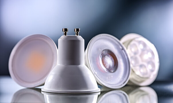 GU10 LED light bulbs with standardized twist-and-lock base