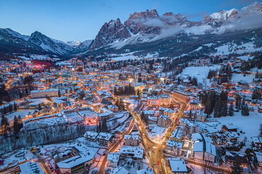 Cortina d'Ampezzo - Blue hour

Ready for the Olimpic games