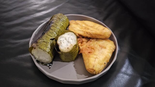 bread and butter ,Indonesian called Lemang or Lamang is Minang kabau ,West Sumatra traditional food,made from glutinous rice,coconut milk ,popular for breakfast,served with fried banana