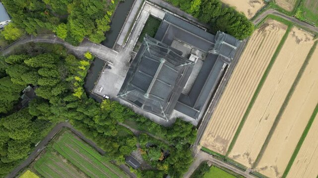 Ch&acirc;teau de Katsuyama au Japon, monument historique et architecture f&eacute;odale japonaise dominant la ville, symbole du patrimoine culturel et de l&rsquo;histoire du Japon