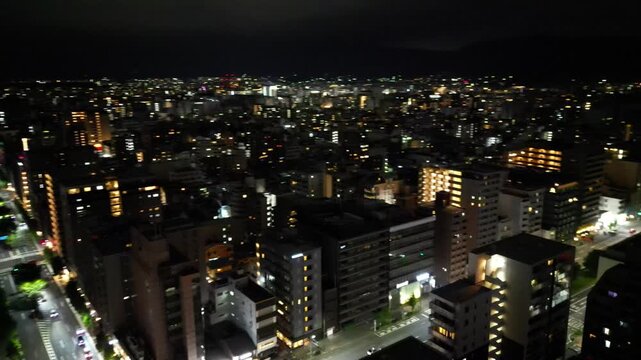 Vue nocturne de Kyoto au Japon, temples et pagodes illumin&eacute;s, rues anciennes et skyline, paysages urbains japonais et ambiance culturelle de nuit