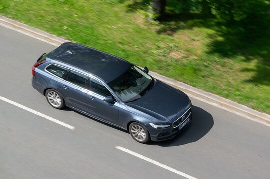 Volvo V90 (P5) estate car with motion blur effect