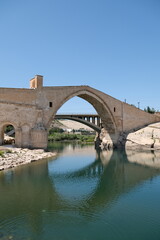 Fototapeta premium Türkiye Diyarbakir Historical Malabadi Bridge
