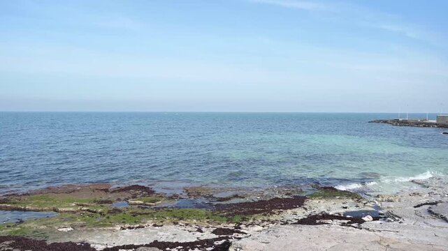 costa bassa e rocciosa di bari, in puglia