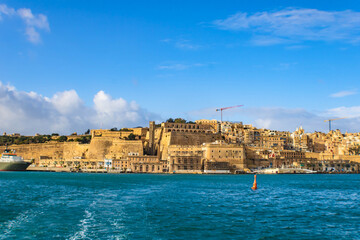 Obraz premium Panoramic view at Valletta from a ferry, Malta