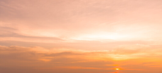 Obraz premium Beautiful morning or evening red or orange sky with cloudy while sunsets or sunrises taken at the sea used as natural blackground texture