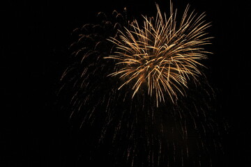 2 bursting fireworks against each other