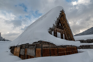 越中五箇山相倉合掌造り集落の雪景色