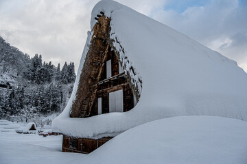 越中五箇山相倉合掌造り集落の雪景色