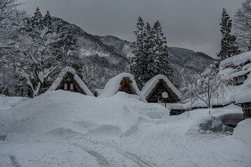 越中五箇山相倉合掌造り集落の雪景色
