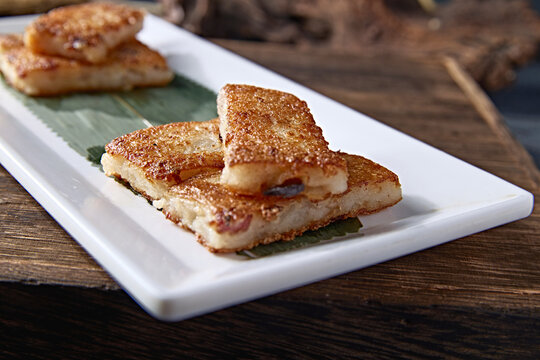 Hong Kong-style tea dishes: water chestnut cake and radish cake