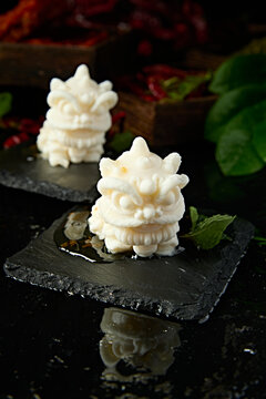 Qilin-shaped food shaking milk pudding