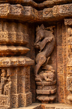 This erotic stone sculpture at the Konark Sun Temple depicts an intimate couple in close embrace, symbolizing fertility, human desire, and tantric philosophy in Odishan temple art.
