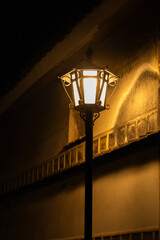 夜の街灯の明かり