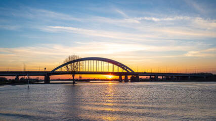 Obraz premium Lek bridge and Jan Blanken bridge at sunset in Vianen