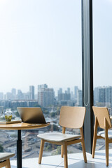 Obraz premium Office and leisure area by window with city view