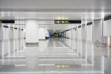 Naklejka premium Clean and modern metro transfer corridor