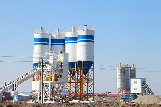 Concrete mixing silo, site construction facilities.