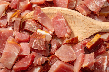 Roher Schinken in W&uuml;rfel geschnitten