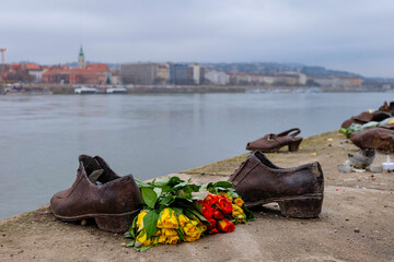 Fototapeta premium Bronze shoes and boots along the Danube river to commemorate to those who die in World War, memorial, Budapest, Hungary