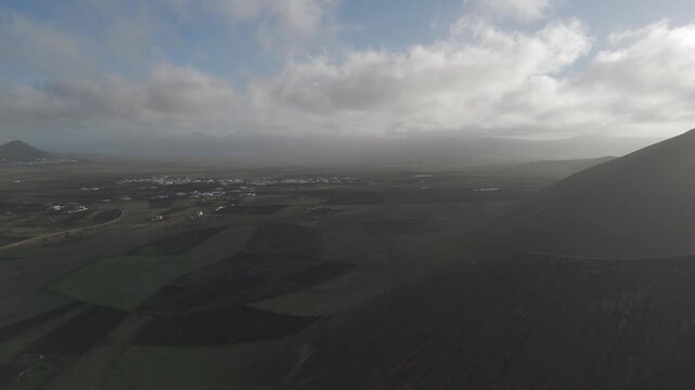 Lanzarote_Tiagua_La_Vegueta_Volcanes_Monta&ntilde;as_verdes_Tinajo_Mu&ntilde;ique_Islas_Canarias_Invierno_humedo