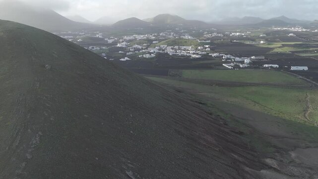 Lanzarote_Tiagua_La_Vegueta_Volcanes_Monta&ntilde;as_verdes_Tinajo_Mu&ntilde;ique_Islas_Canarias_Invierno_humedo