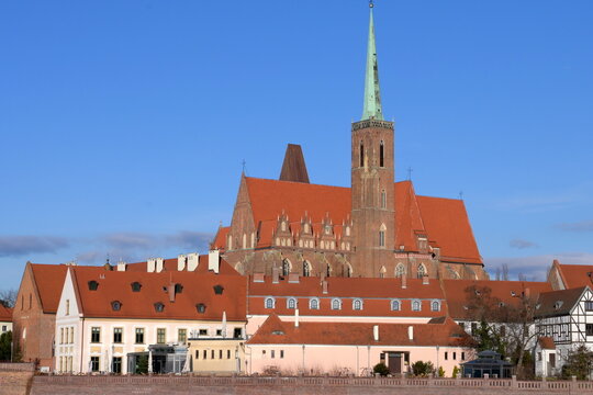 Kolegiata Świętego Krzyża i św. Bartłomieja z XIII&ndash;XIV w. kości&oacute;ł katolicki, Ostr&oacute;w Tumski, Wrocław, Dolny Śląsk, Polska,