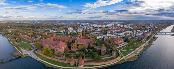 Obraz premium Aerial panorama of Malbork Castle on the Nogat River, Poland