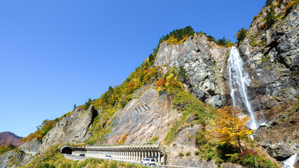 秋のふくべの大滝