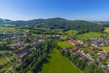 Obraz premium Ausblick auf den Vorderen Bayerischen Wald rund um Neukirchen im Kreis Straubing-Bogen