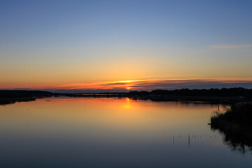 色鮮やかな手賀沼の美しい夜明け