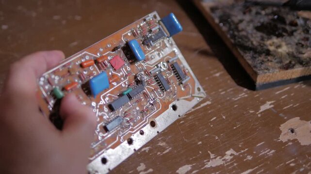 de-soldering the contacts on the radio amplifier using a soldering iron