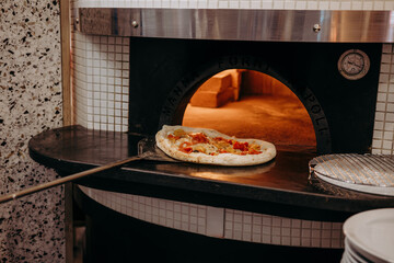 Wypiekanie pizzy w piecu