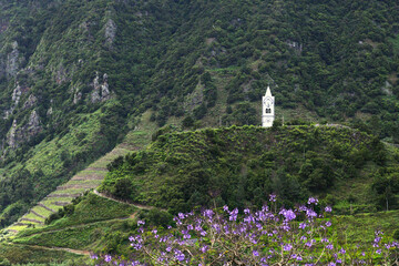 Madera osady wioski miasteczka położone na stokach i dolinach © KoLesfot