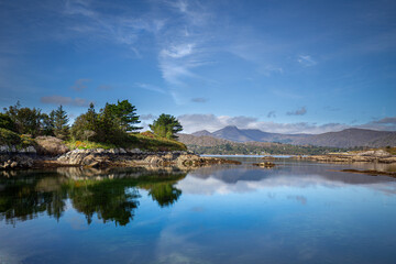 Obraz premium Calm day in Bantry Bay, Ireland