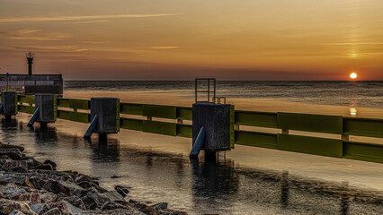 Obraz premium wschód na molo