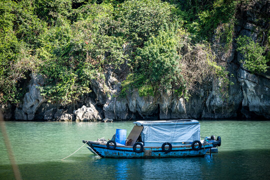 Vietnam, Cat Ba, Halong, Asien, Reisen, Travel, Wasser, Felsen, Boote